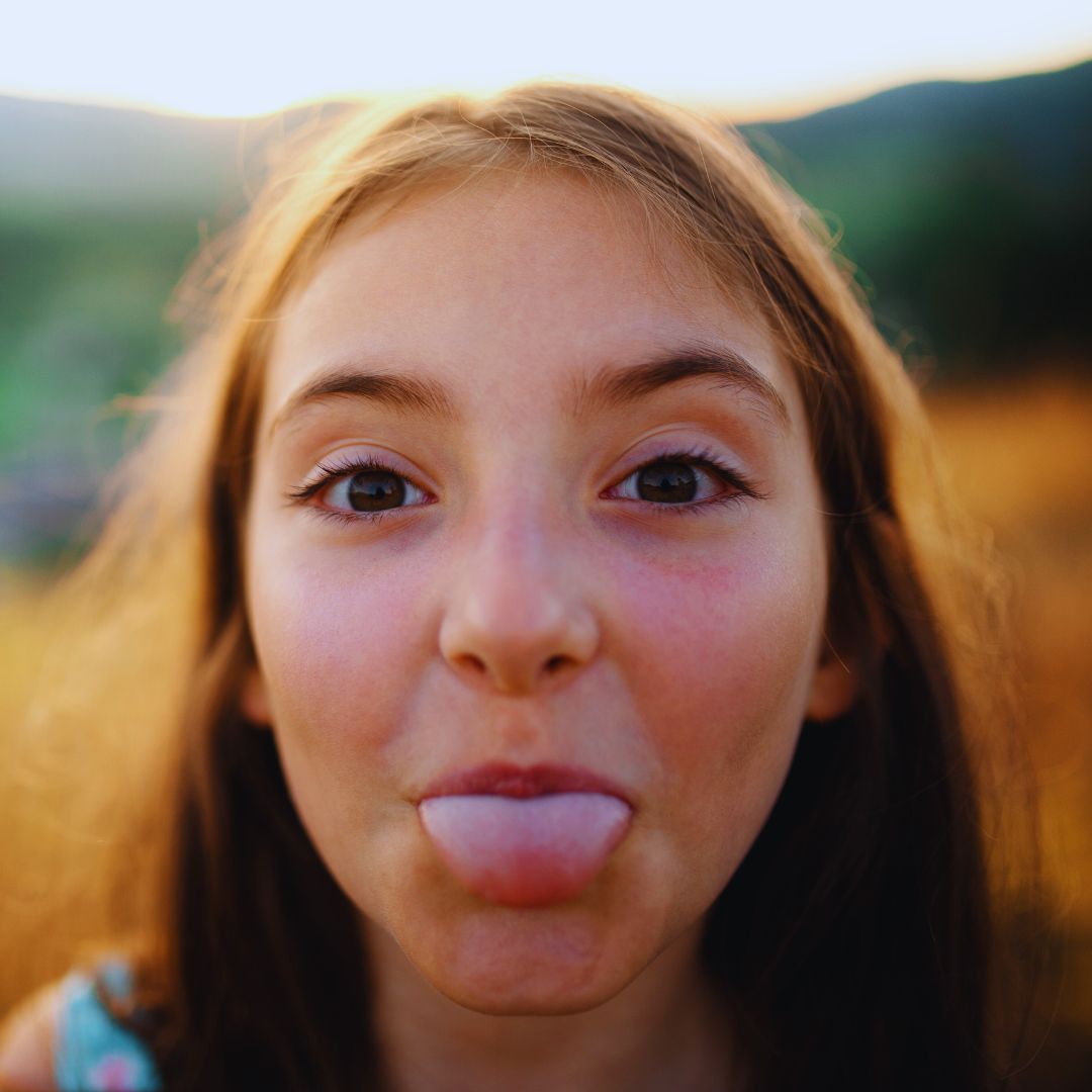 4 causas de la lengua descolorida y qué hacer al respecto